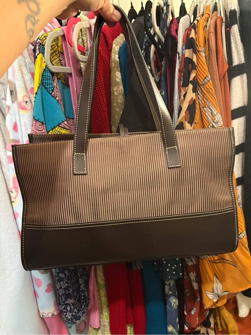 Maxx New York | Shoulder Tote Bag - Picture 4 of 13